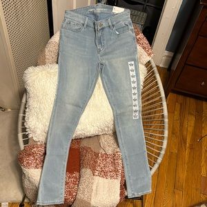 Old navy jeans, super skinny. Size 6 regular stretchy new with tags on.